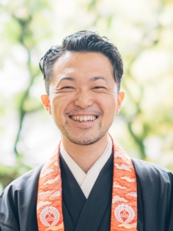 霍野 廣由 氏