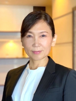 安部 由美子 氏